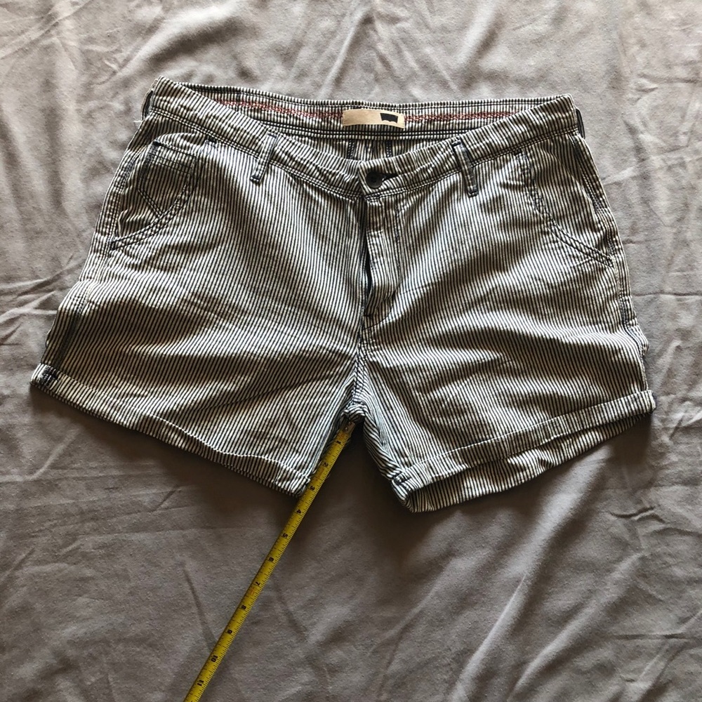 Pin striped short